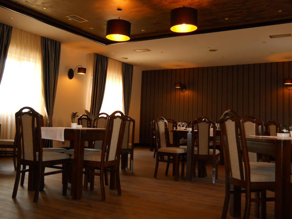 Pensiunea Lido Piatra Neamţ Extérieur photo