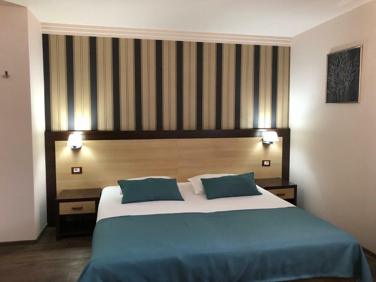 Pensiunea Lido Piatra Neamţ Extérieur photo