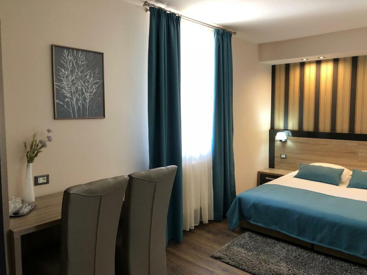 Pensiunea Lido Piatra Neamţ Extérieur photo
